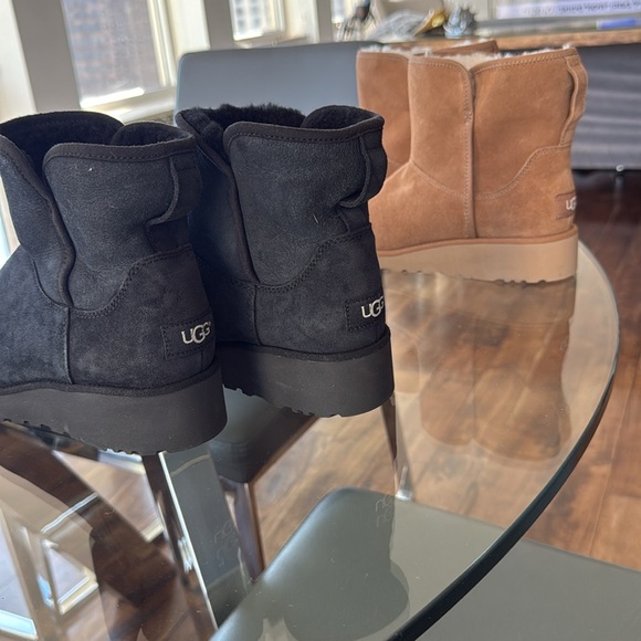 get 2 pairs for 1 
New without boxes size 7 women,UGG camel/black color - Picture 6 of 8